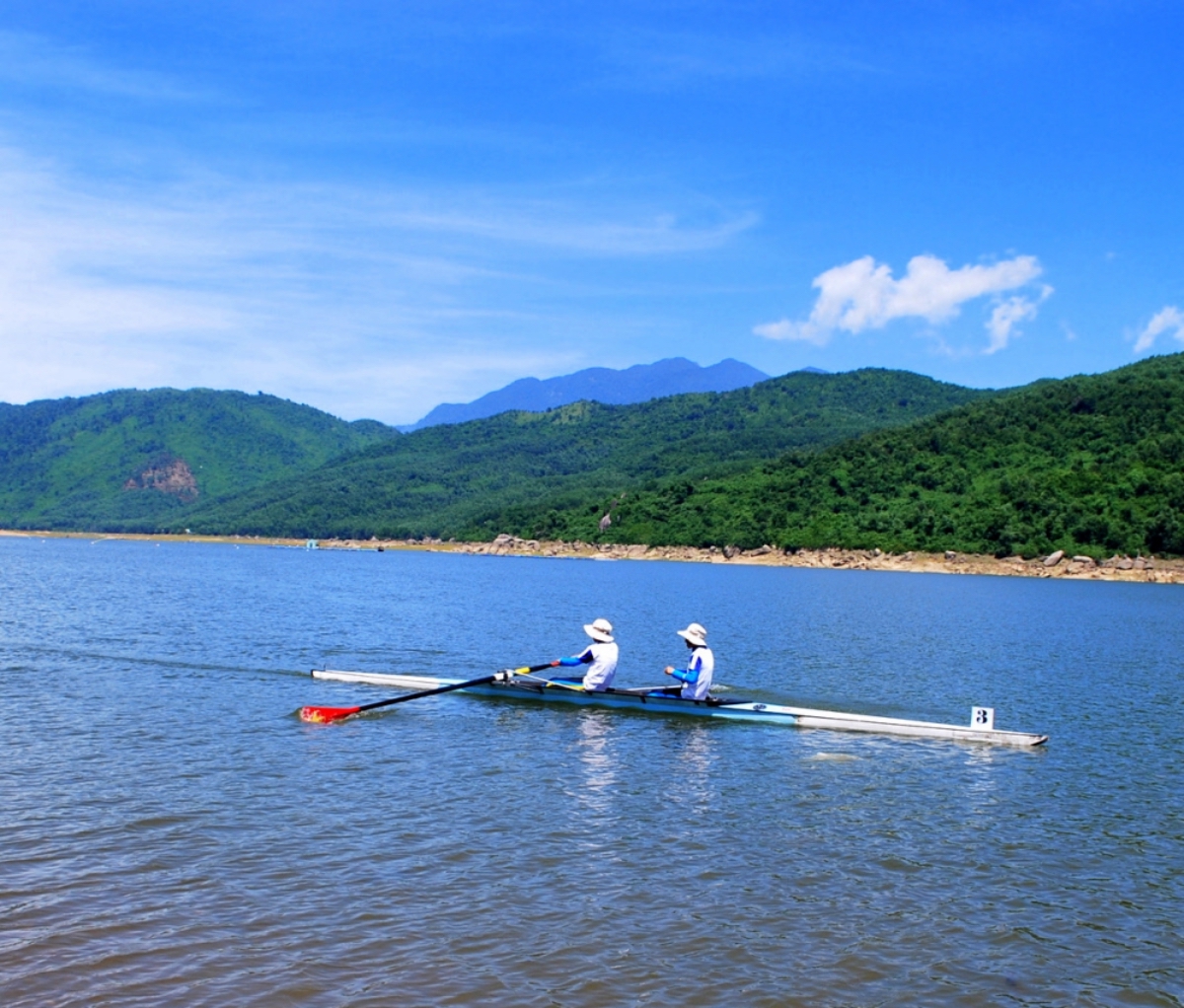 Hồ Đồng Xanh cảnh đẹp như tranh - 6