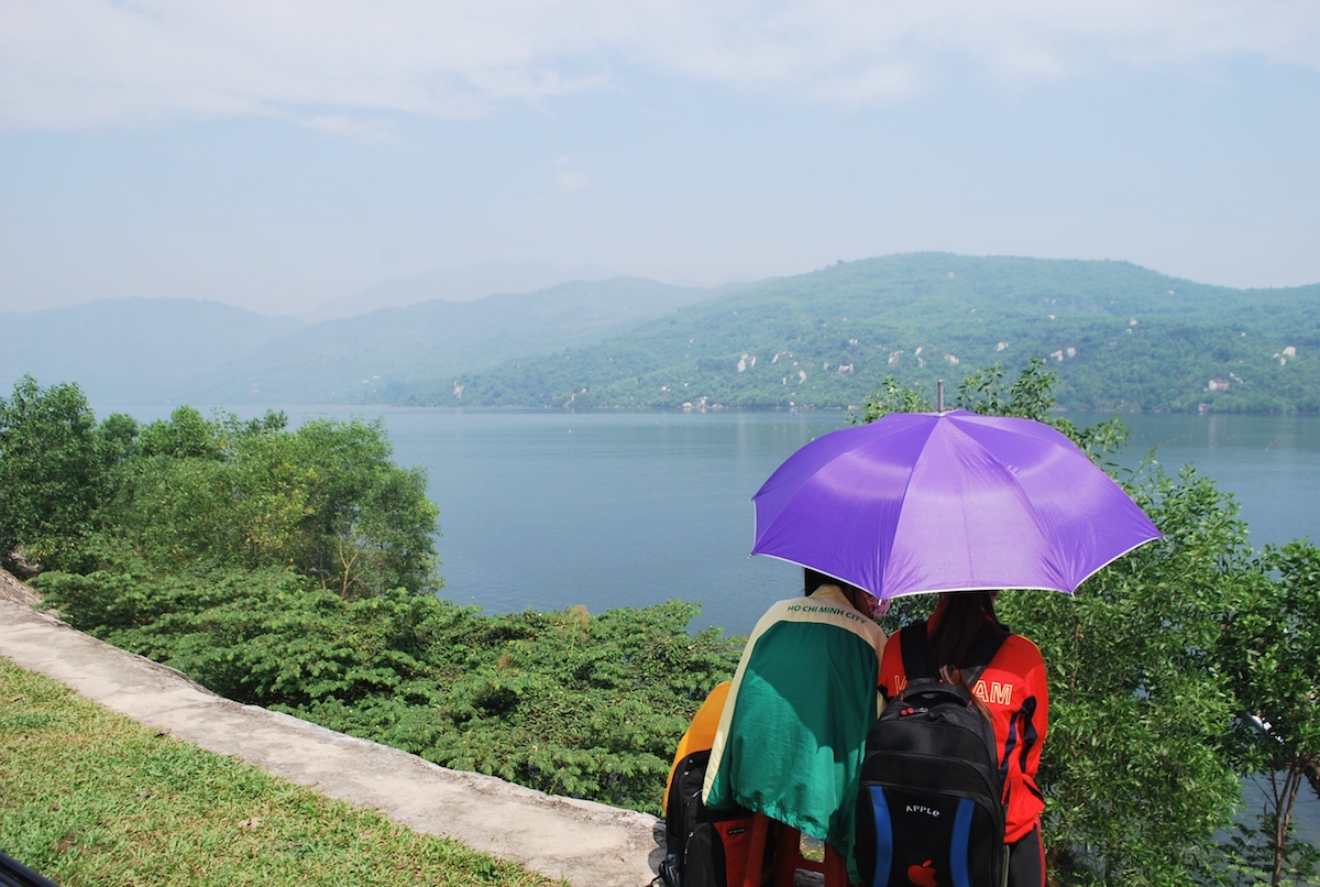 Hồ Đồng Xanh cảnh đẹp như tranh - 2