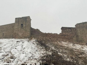  - Lâu đài cổ bị phá huỷ sau trận động đất ở Thổ Nhĩ Kỳ