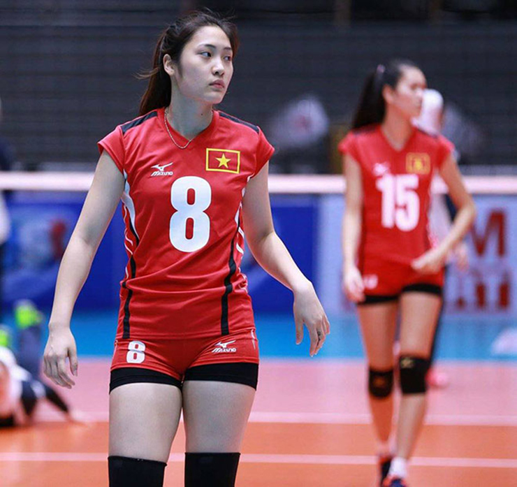 &#34;Chân dài&#34; bóng chuyền Kiều Trinh khoe vai trần, dàn hot girl “Thông tin” trở lại - 6