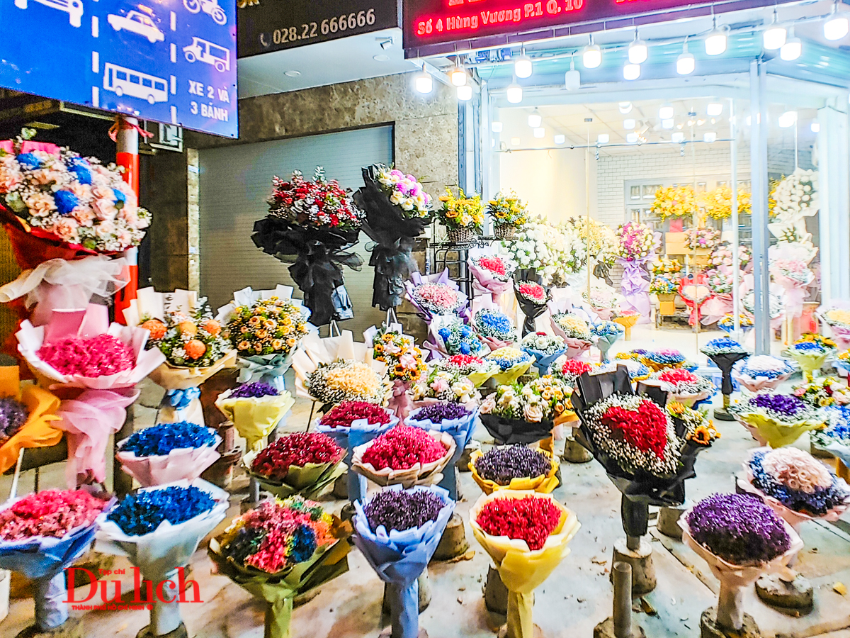 Chợ hoa lớn nhất TP.HCM thức xuyên đêm kết bông phục vụ Lễ tình nhân - 3