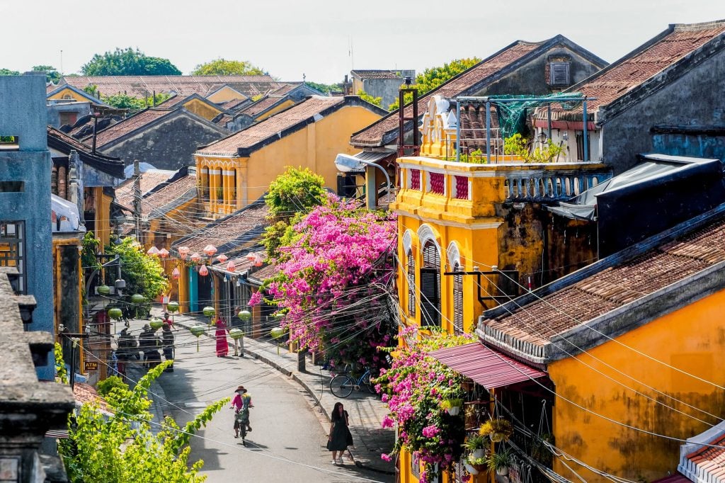 Mục tiêu 8 triệu khách quốc tế năm 2023: Du lịch Việt cần làm gì? - 1