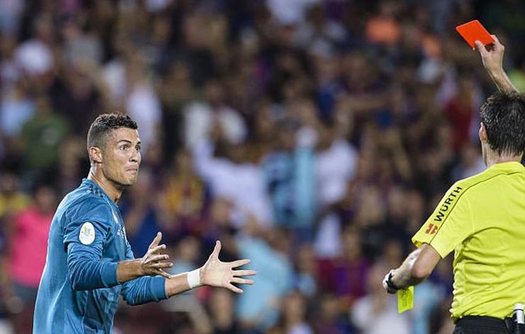 Ronaldo bị tố miệt thị trọng tài, nguy cơ lĩnh án treo giò - 2