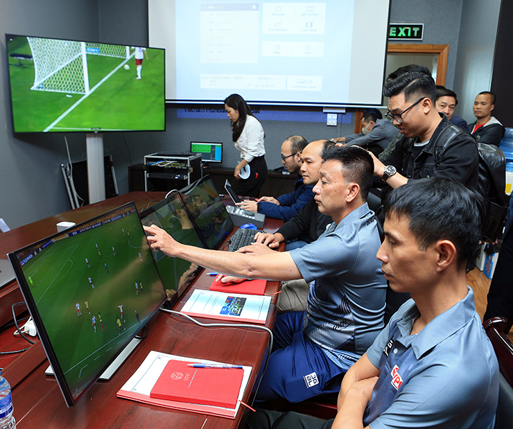Thiết bị VAR hàng chục tỷ đồng sắp có ở V-League, bao giờ chính thức áp dụng? - 2