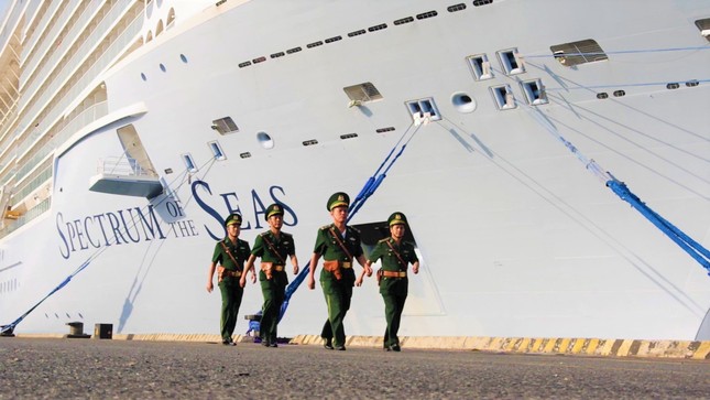‘Siêu tàu’ du lịch đưa 3.800 khách quốc tế đến Việt Nam - 6