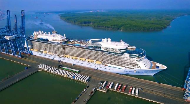 ‘Siêu tàu’ du lịch đưa 3.800 khách quốc tế đến Việt Nam - 2