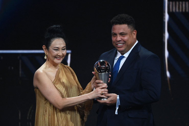 Trao giải FIFA The Best: Messi giành giải &#34;Cầu thủ xuất sắc nhất&#34; - 12