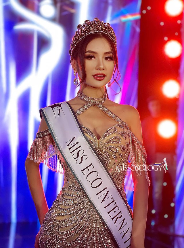 Nguyễn Thanh Hà đăng quang Hoa hậu Môi trường Thế giới - 1