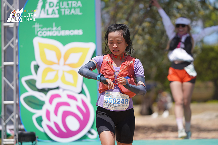 “Nữ hoàng chạy bộ” Hà Thị Hậu lại thắng Tây, vô địch giải chạy siêu địa hình Đà Lạt - 2