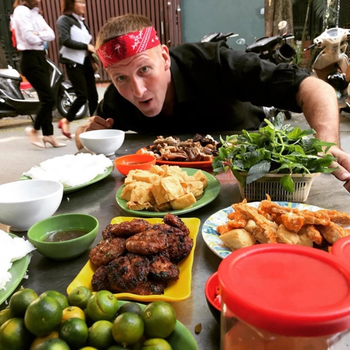 Hương vị đặc biệt của nước chấm Việt Nam khiến food blogger Mỹ bất ngờ - 1