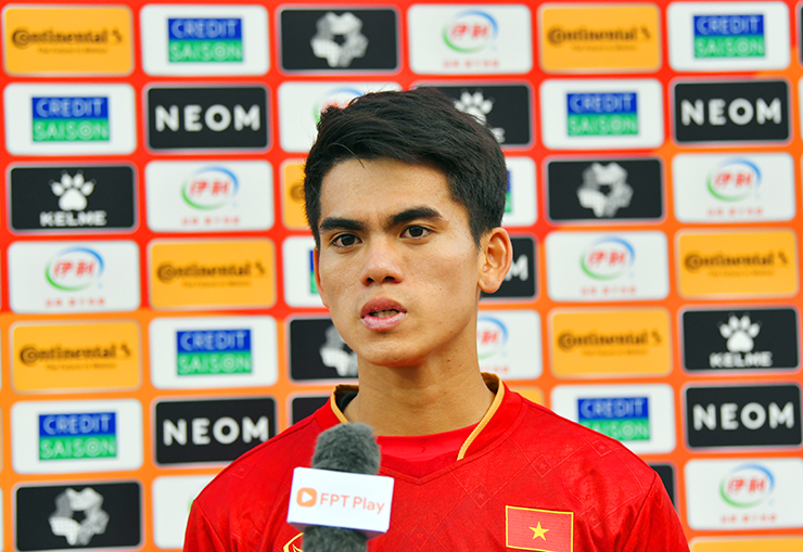 Khuất Văn Khang rưng rưng: U20 Việt Nam trận nào cũng bị trọng tài ép - 10