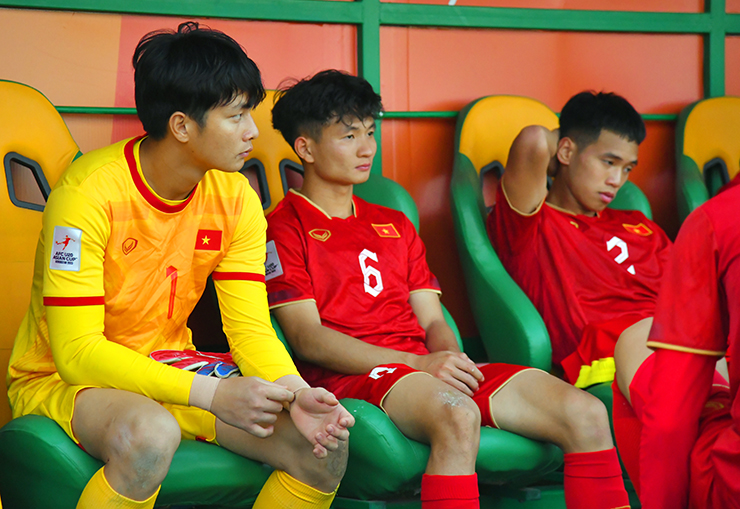 Khuất Văn Khang rưng rưng: U20 Việt Nam trận nào cũng bị trọng tài ép - 8