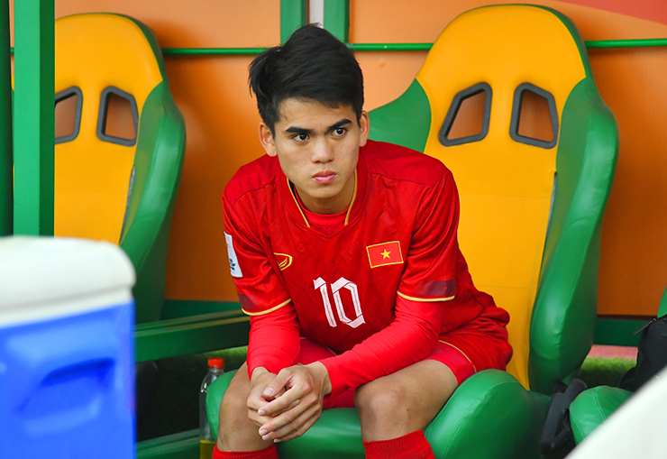 Khuất Văn Khang rưng rưng: U20 Việt Nam trận nào cũng bị trọng tài ép - 9