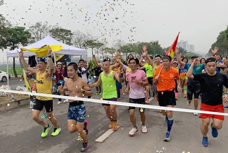 “Siêu nhân” Nguyễn Đăng Hiếu phá kỷ lục Đông Nam Á, chạy hơn 230 km trong 24 giờ - 1