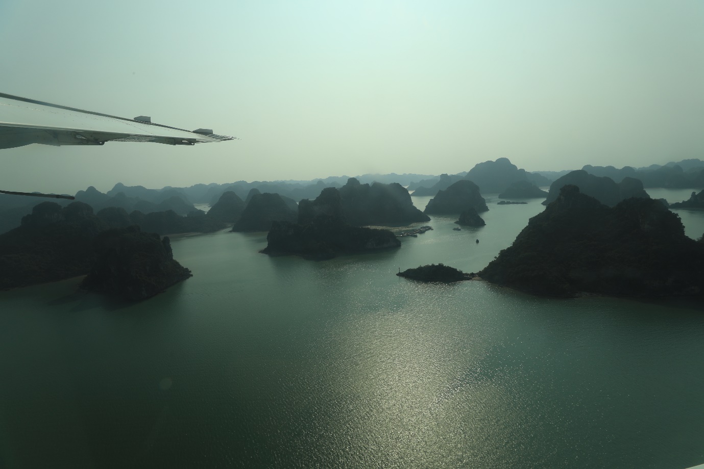 Check-in sang chảnh, ngắm cảnh hoàng hôn vịnh Hạ Long với thủy phi cơ - 6