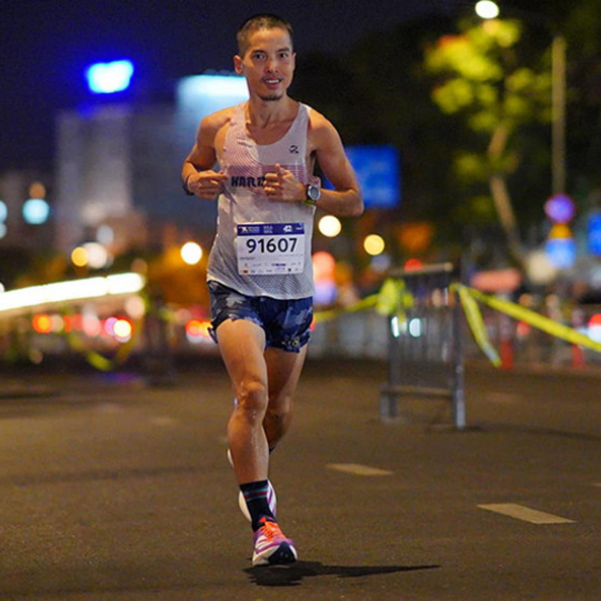  - “Siêu nhân” Nguyễn Đăng Hiếu phá kỷ lục Đông Nam Á, chạy hơn 230 km trong 24 giờ