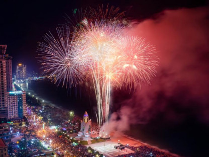 Lễ hội - Khánh Hòa bắn pháo hoa kỷ niệm 370 năm xây dựng và phát triển