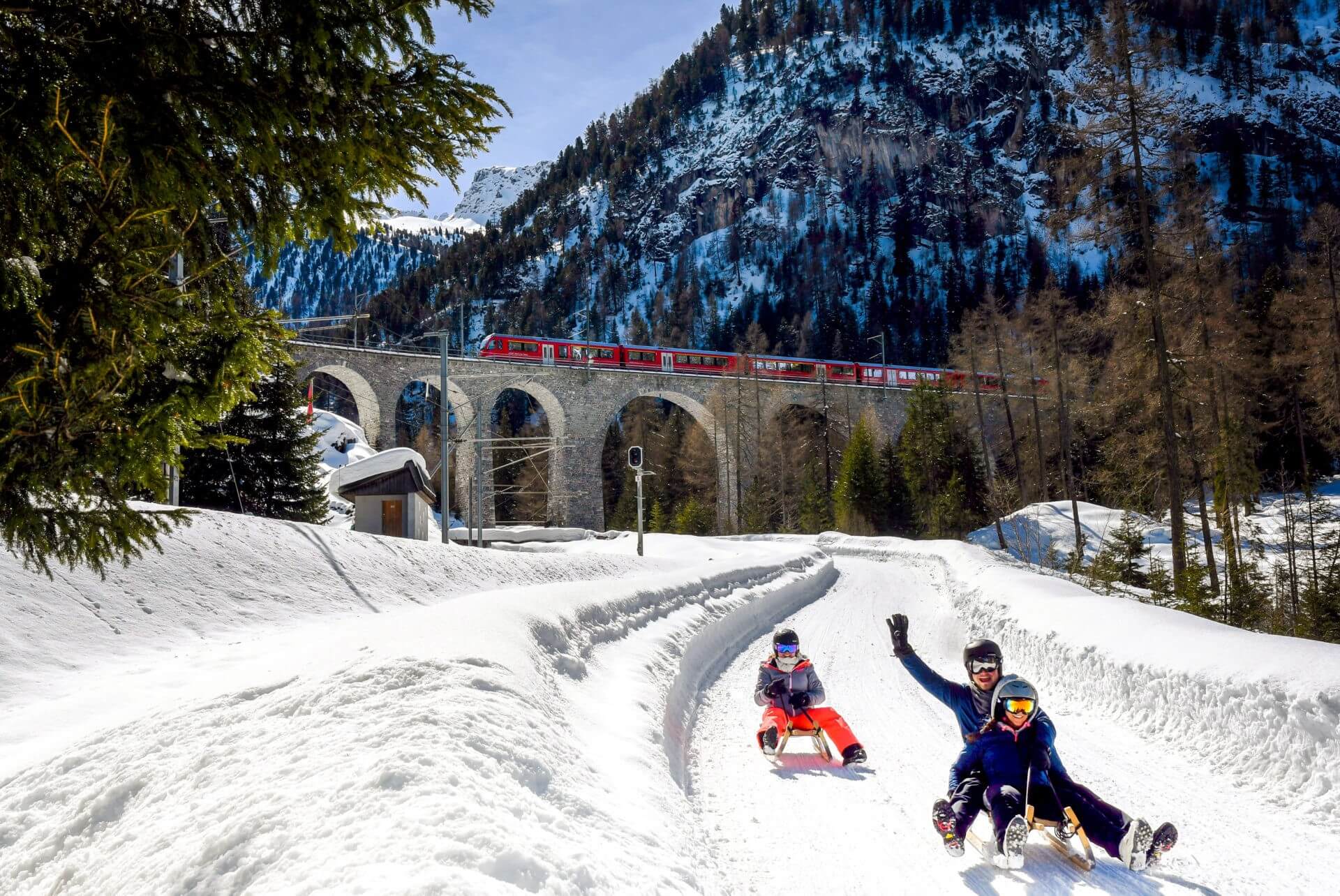 Một ngôi làng ở Thụy Sĩ cấm du khách chụp ảnh vì quá đẹp - 1