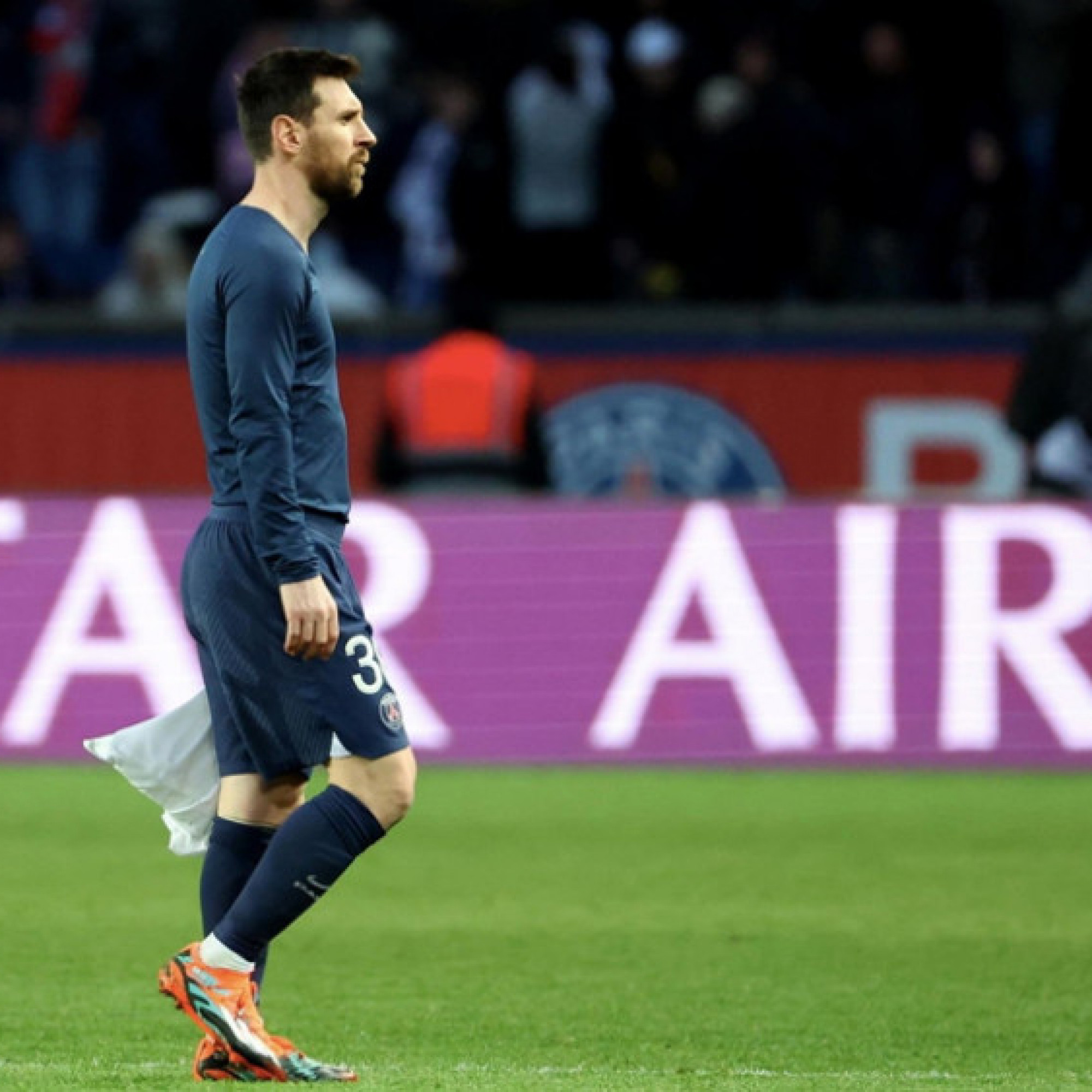 Thể thao - Cay đắng Messi: Bị fan PSG la ó chửi bới, mất chuỗi 35 trận bất bại