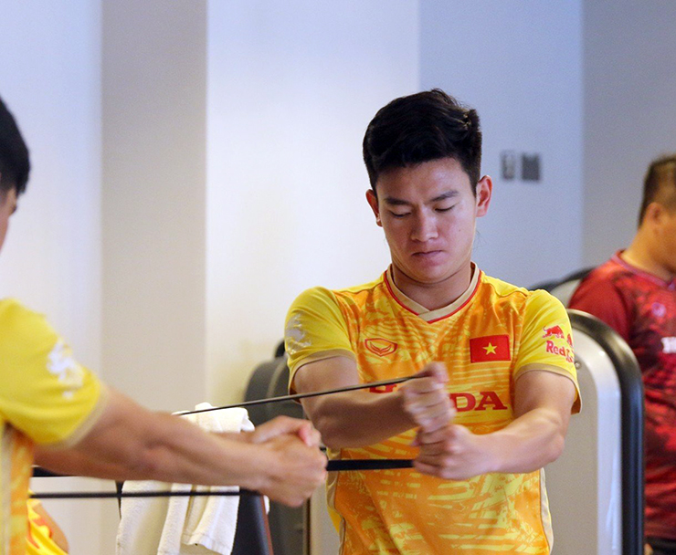 U23 Việt Nam nâng tạ toát mồ hôi, ra sân tập nửa đêm ở Doha để đấu U23 Iraq - 3