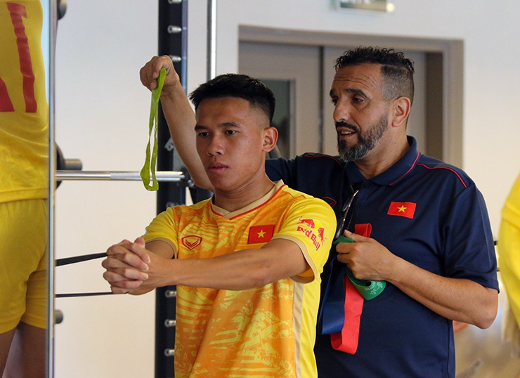 U23 Việt Nam nâng tạ toát mồ hôi, ra sân tập nửa đêm ở Doha để đấu U23 Iraq - 5
