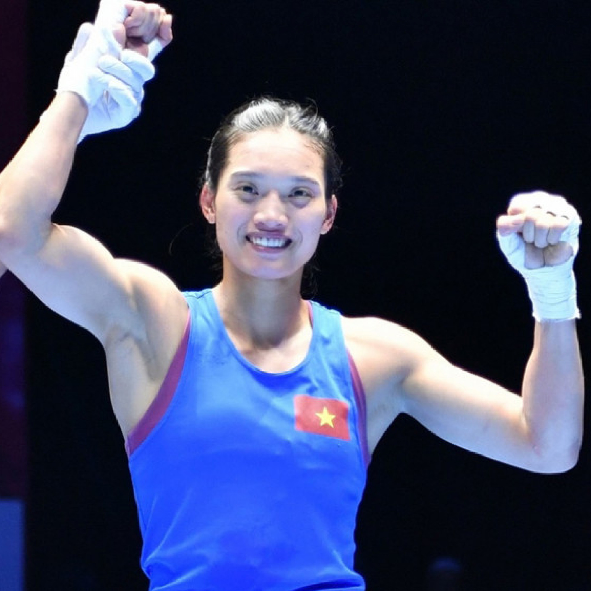  - Nguyễn Thị Tâm đánh đối thủ ngã ra sàn, vào tứ kết boxing thế giới