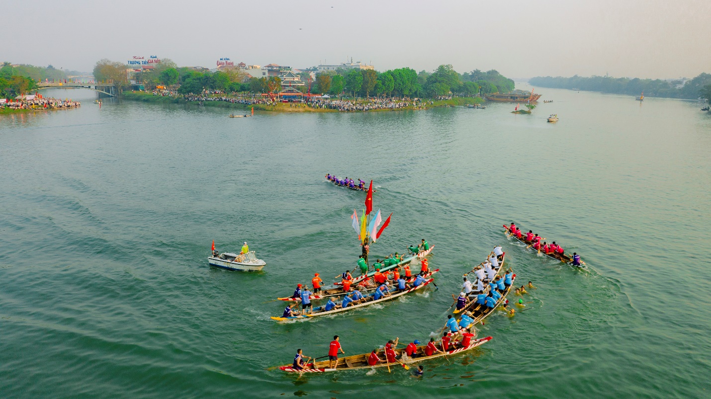 Sông Hương rộn ràng giải đua ghe truyền thống - 9
