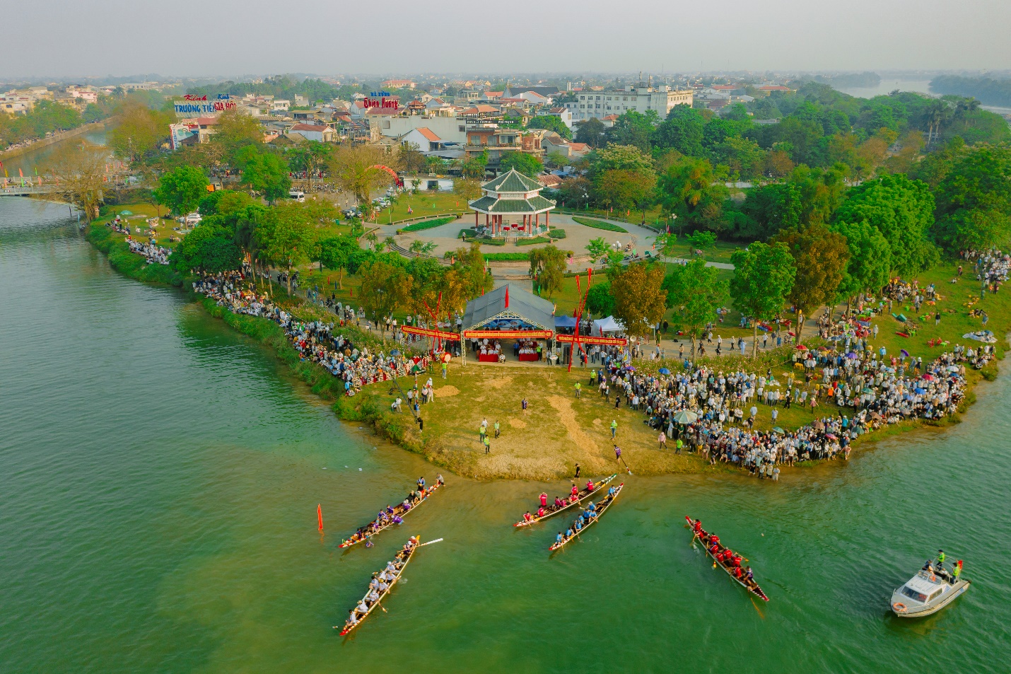 Sông Hương rộn ràng giải đua ghe truyền thống - 4