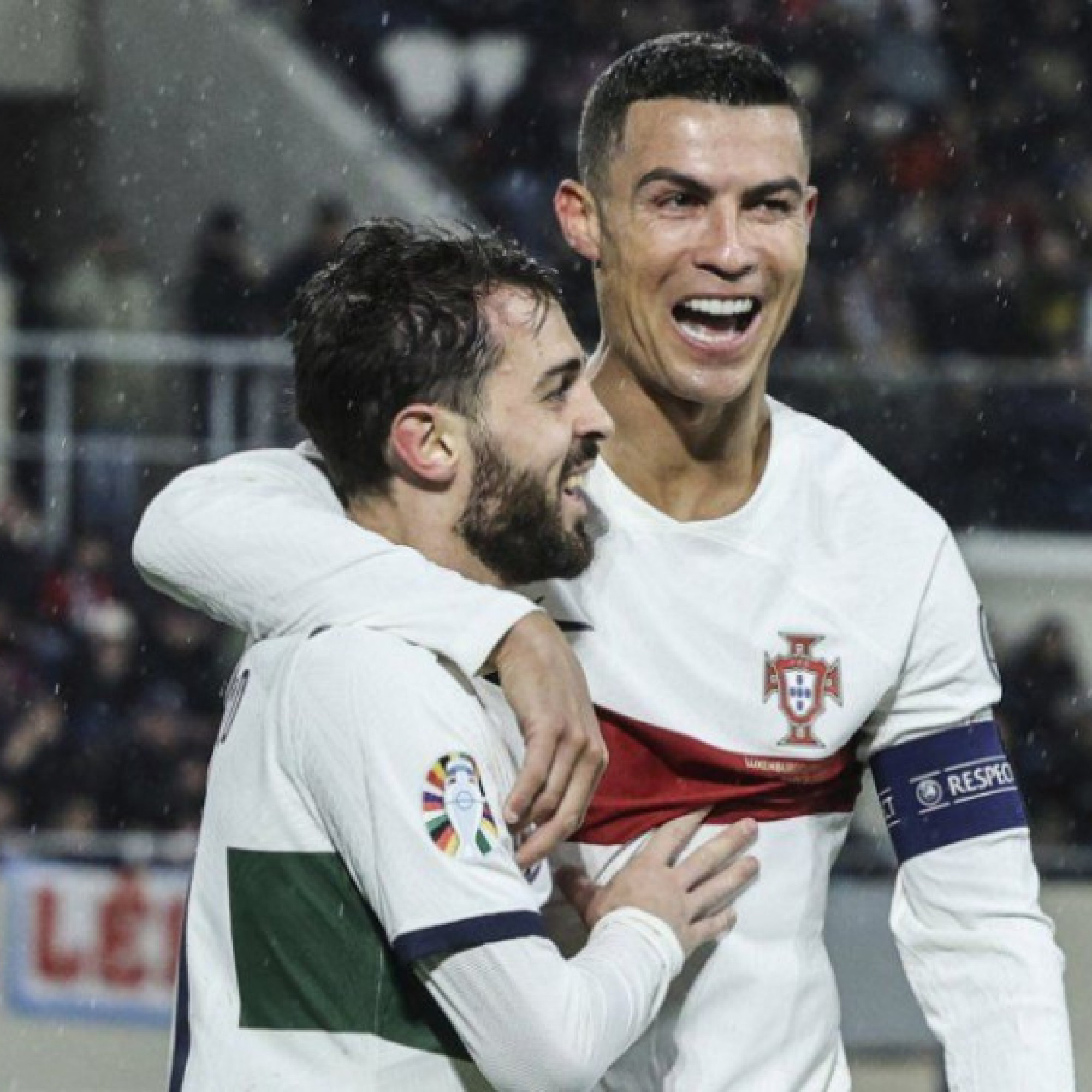  - Ronaldo lập cú đúp hạ tí hon giúp Bồ Đào Nha đại thắng, cho Messi "hít khói"