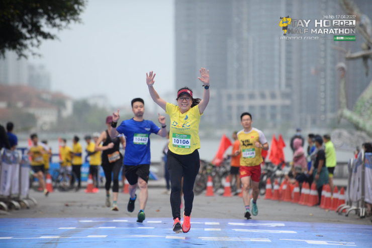 Giải chạy Tay Ho Half Marathon lập kỷ lục về số lượng VĐV tham dự - 1