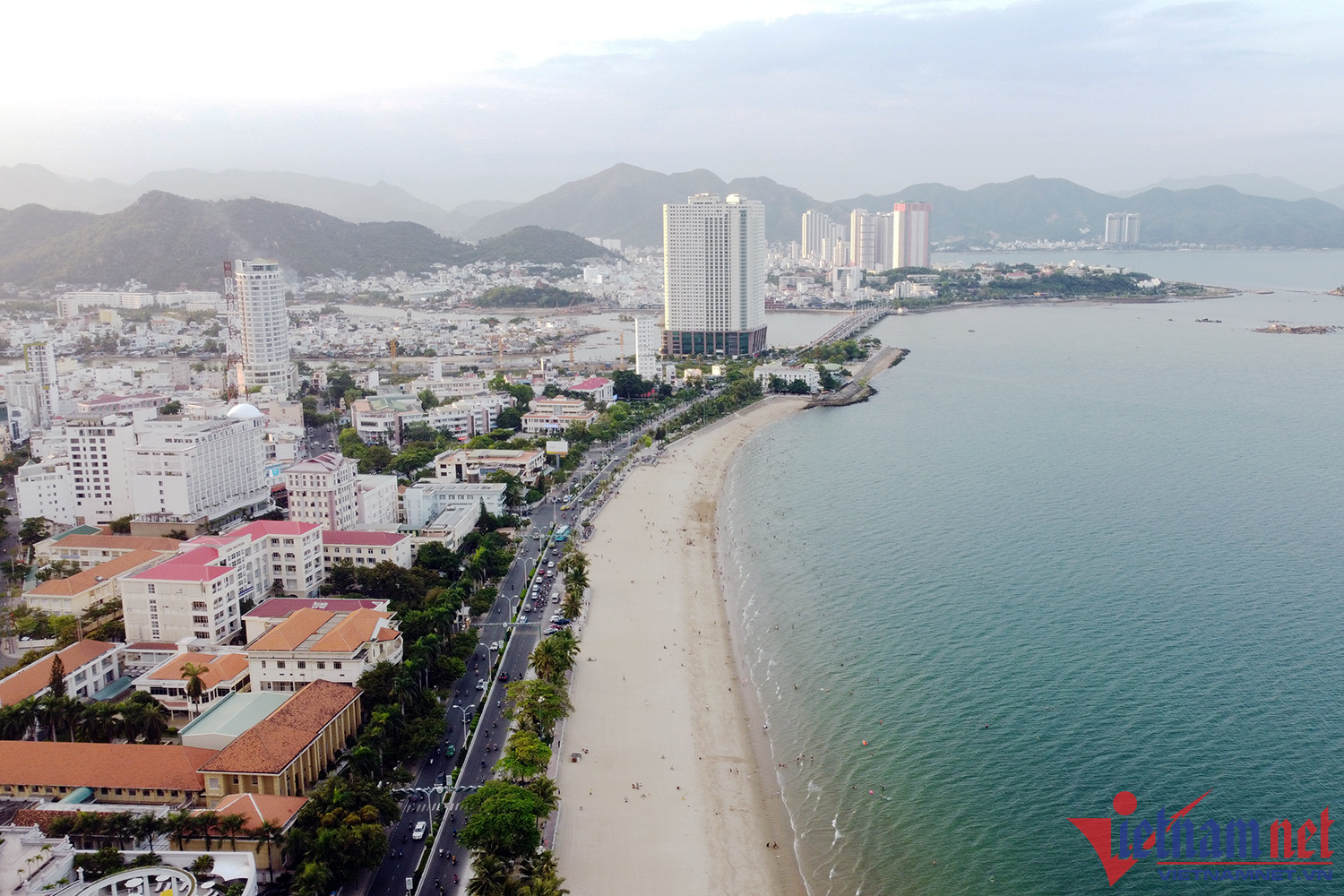 Khánh Hòa được định hướng thành trung tâm dịch vụ, du lịch biển quốc tế - 1