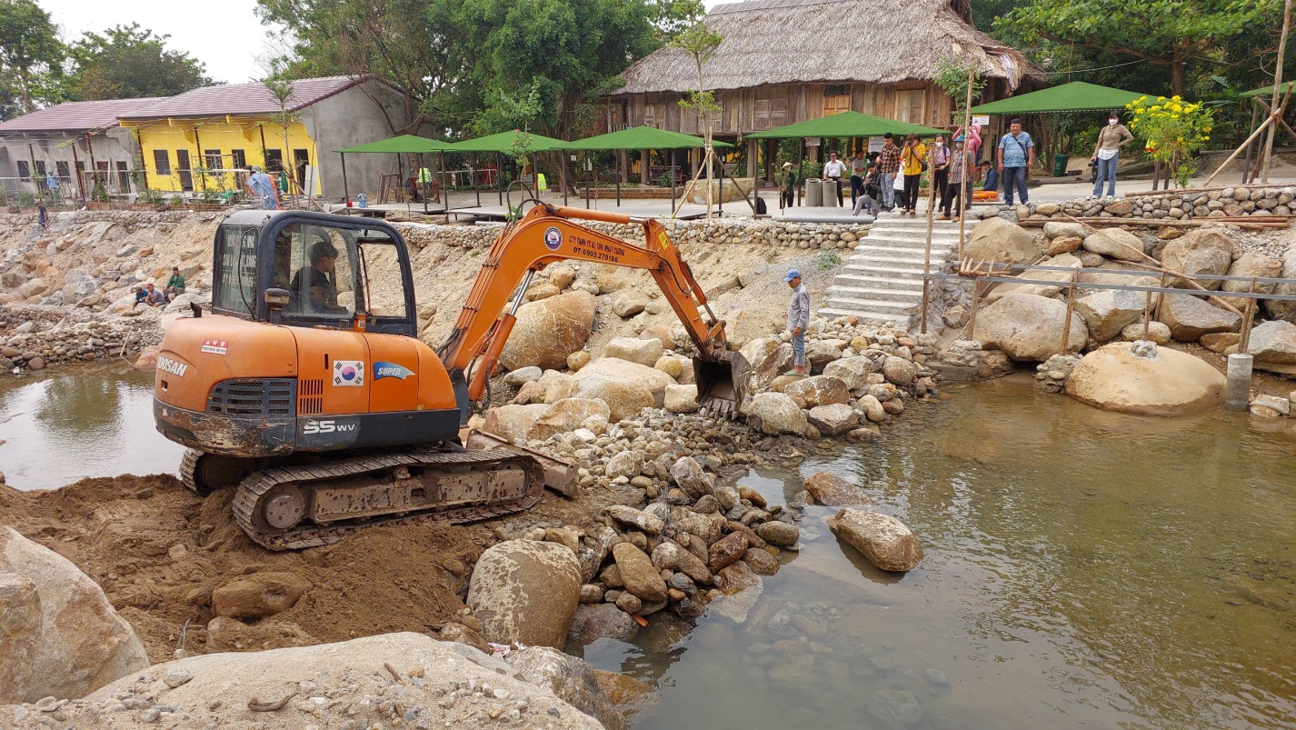 Đà Nẵng: Cưỡng chế công trình xây dựng trái phép tại điểm du lịch suối Lương - 2