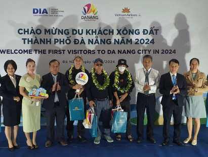 Chuyển động - Du lịch Đà Nẵng tấp nập chào đón du khách dịp Tết Dương lịch năm 2024