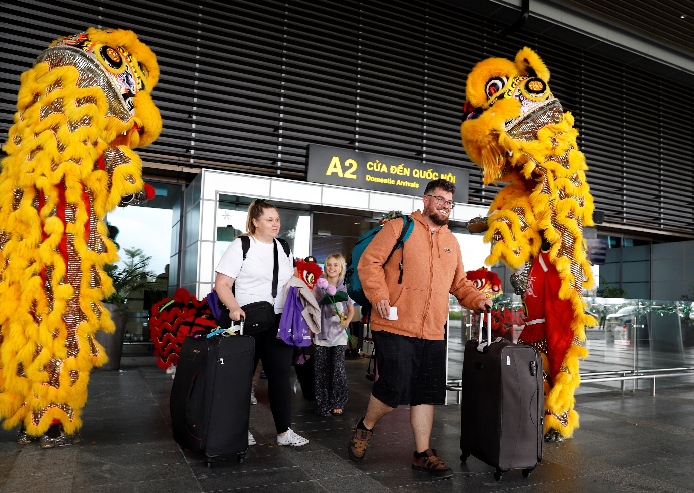Đón du khách đầu tiên đến Huế bằng đường hàng không trong năm 2024 - 7