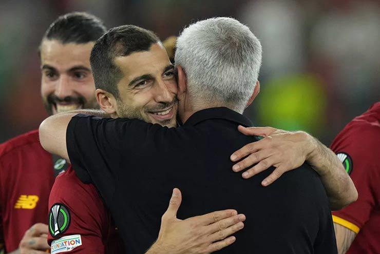 Tin mới nhất bóng đá tối 4/1: Mkhitaryan gọi Mourinho là HLV “cứng” nhất - 1