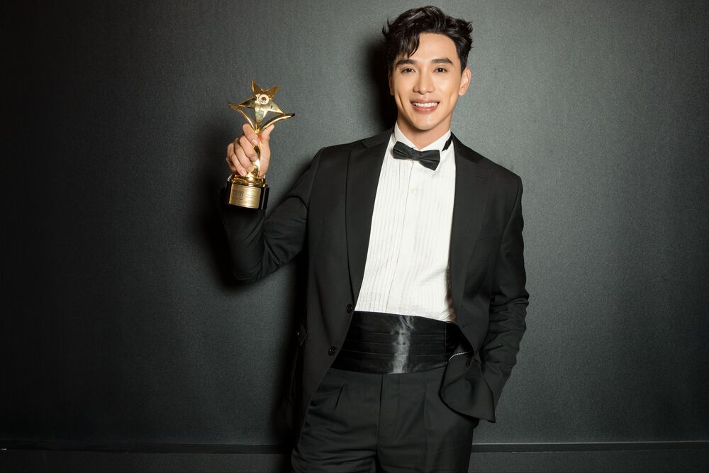 Thuận Nguyễn thắng giải Nam diễn viên chính xuất sắc nhất tại Ngôi Sao Xanh 2023 - 2