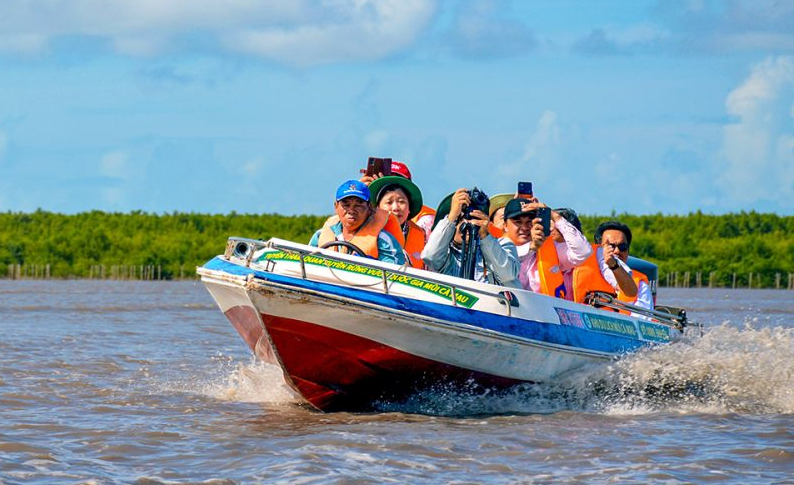 Du lịch là điểm sáng của vùng đất mũi Cà Mau - 1