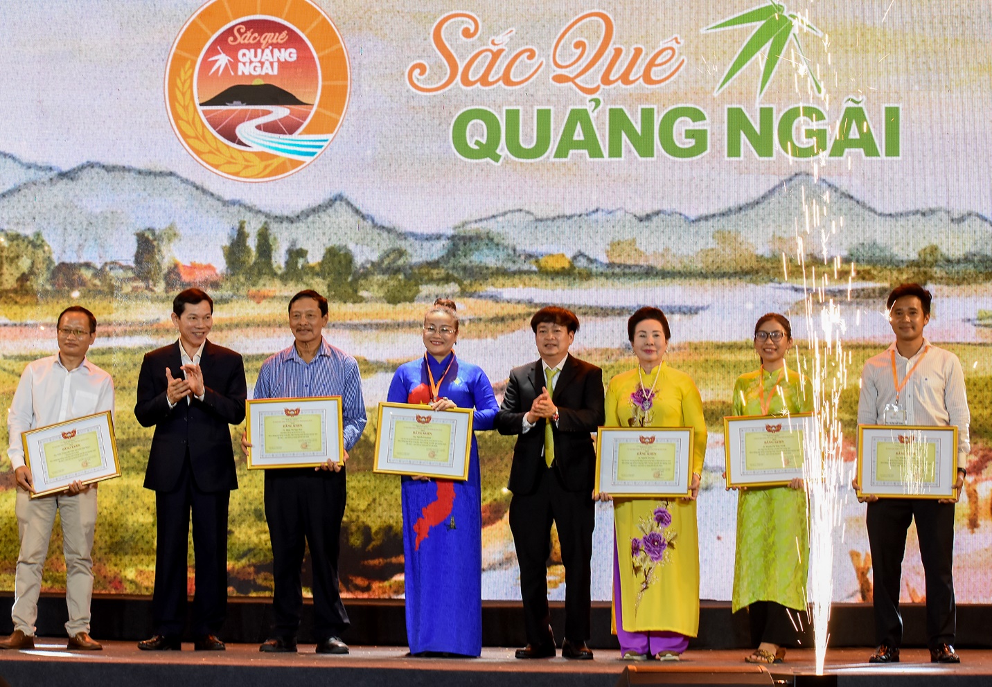 sac que quang ngai: hoi tu va lan toa long nhan ai - 10