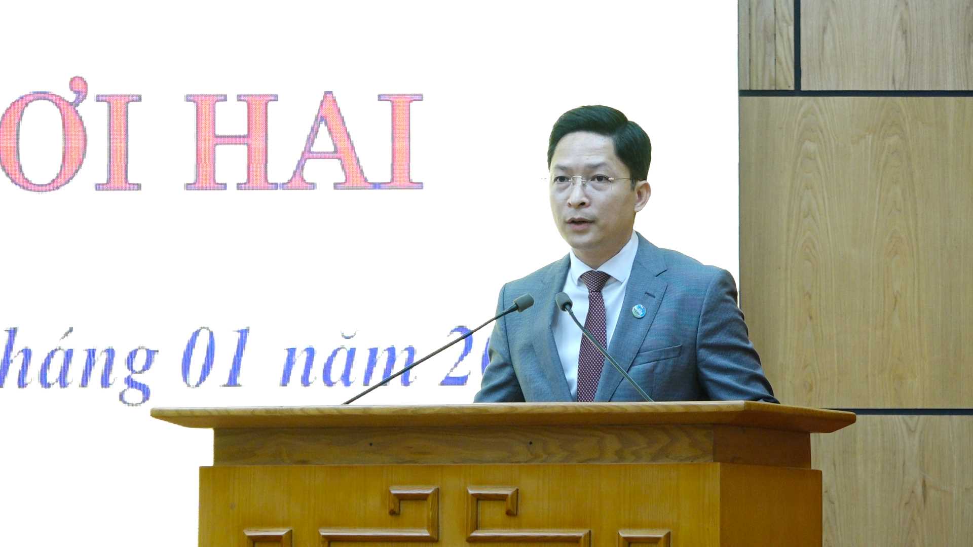 Phê chuẩn kết quả bầu Chủ tịch UBND thành phố Cẩm Phả - 1