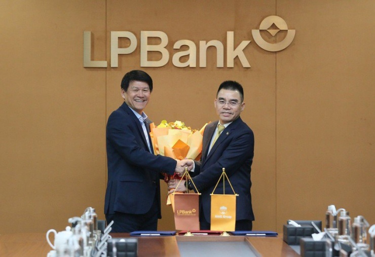 Ông Vũ Tiến Thành trở thành tân HLV trưởng CLB Bóng đá LPBank HAGL - 2