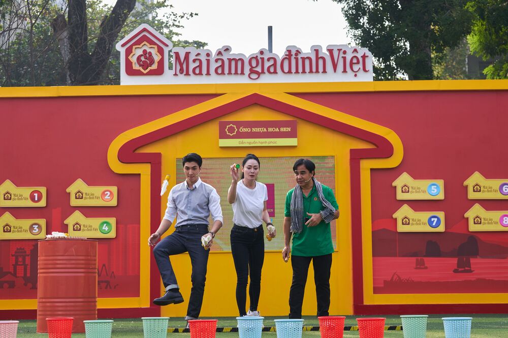 MC Quyền Linh hoang mang vì Quách Thu Phương và Bình An “lách luật” tại "Mái ấm gia đình Việt" - 1