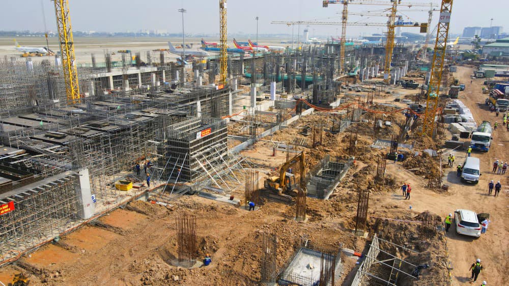 Nhà ga T3 Tân Sơn Nhất hoàn thành nửa chặng đường sau 1 năm thi công - 1