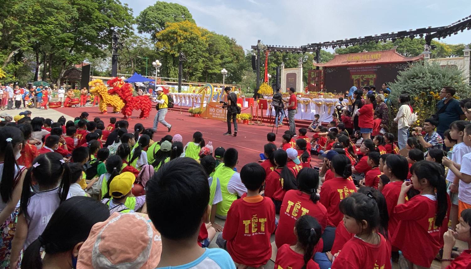 Tết yêu thương cho 200 em thiếu nhi khó khăn - 1