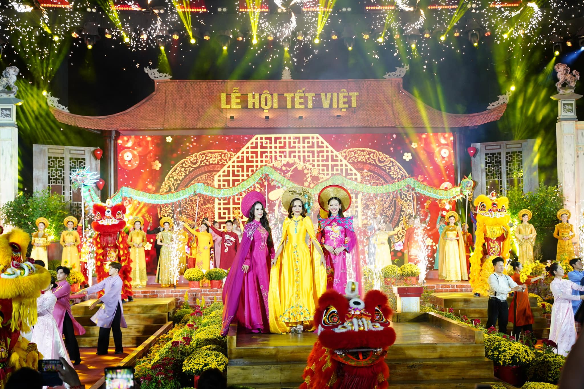 Hơn 90.000 người tham gia lễ hội Tết Việt 2024 đầy sắc màu - 1