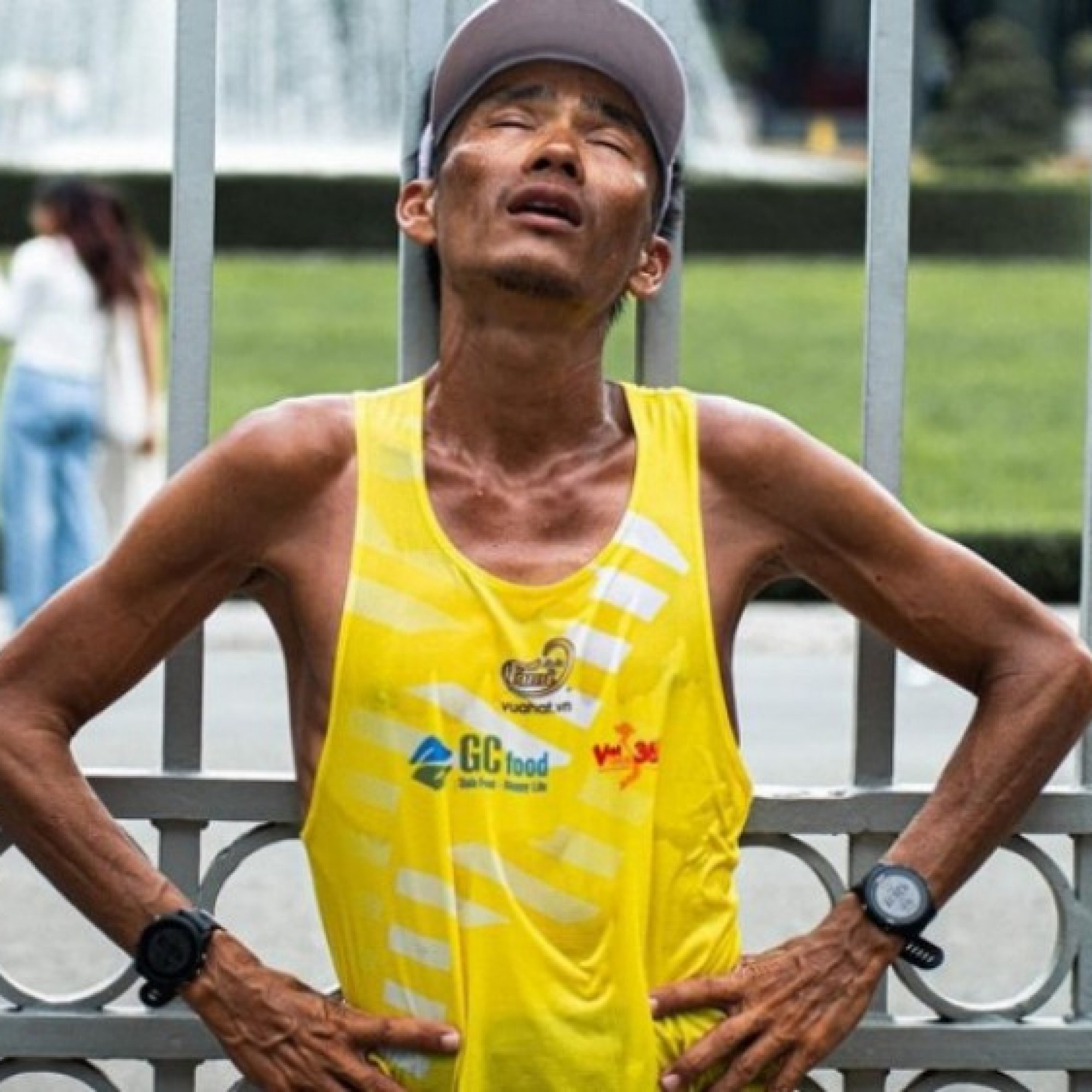 Thể thao - &quot;Dậy sóng&quot; cộng đồng chạy bộ: Ông Đoàn Ngọc Hải ngăn Nguyễn Văn Long chạy xuyên Việt