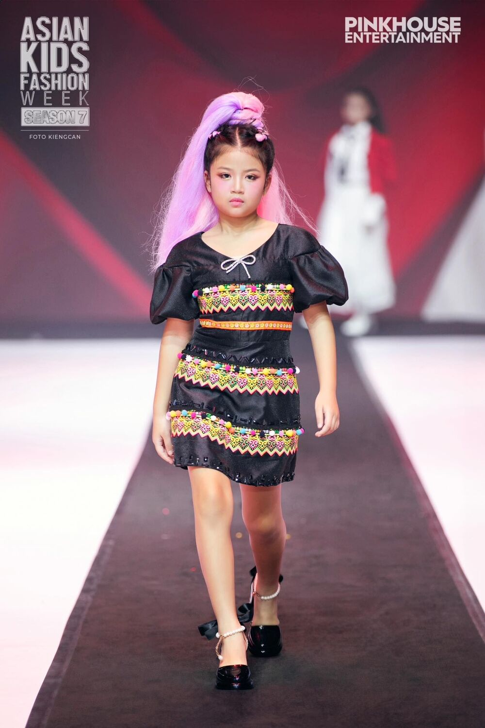 Trò cưng của quán quân The New Mentor "càn quét" Asian Kids Fashion Week mùa 7 - 1