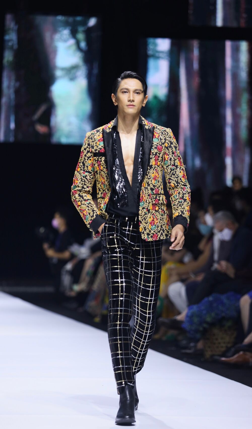 Nguyễn Bảo Sơn giành giải Người mẫu ấn tượng của năm tại Vietnam Beauty Fashion Awards 2023 - 5