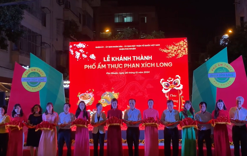 Hơn 300 hàng quán phục vụ thực khách tại Phố ẩm thực Phan Xích Long - 1