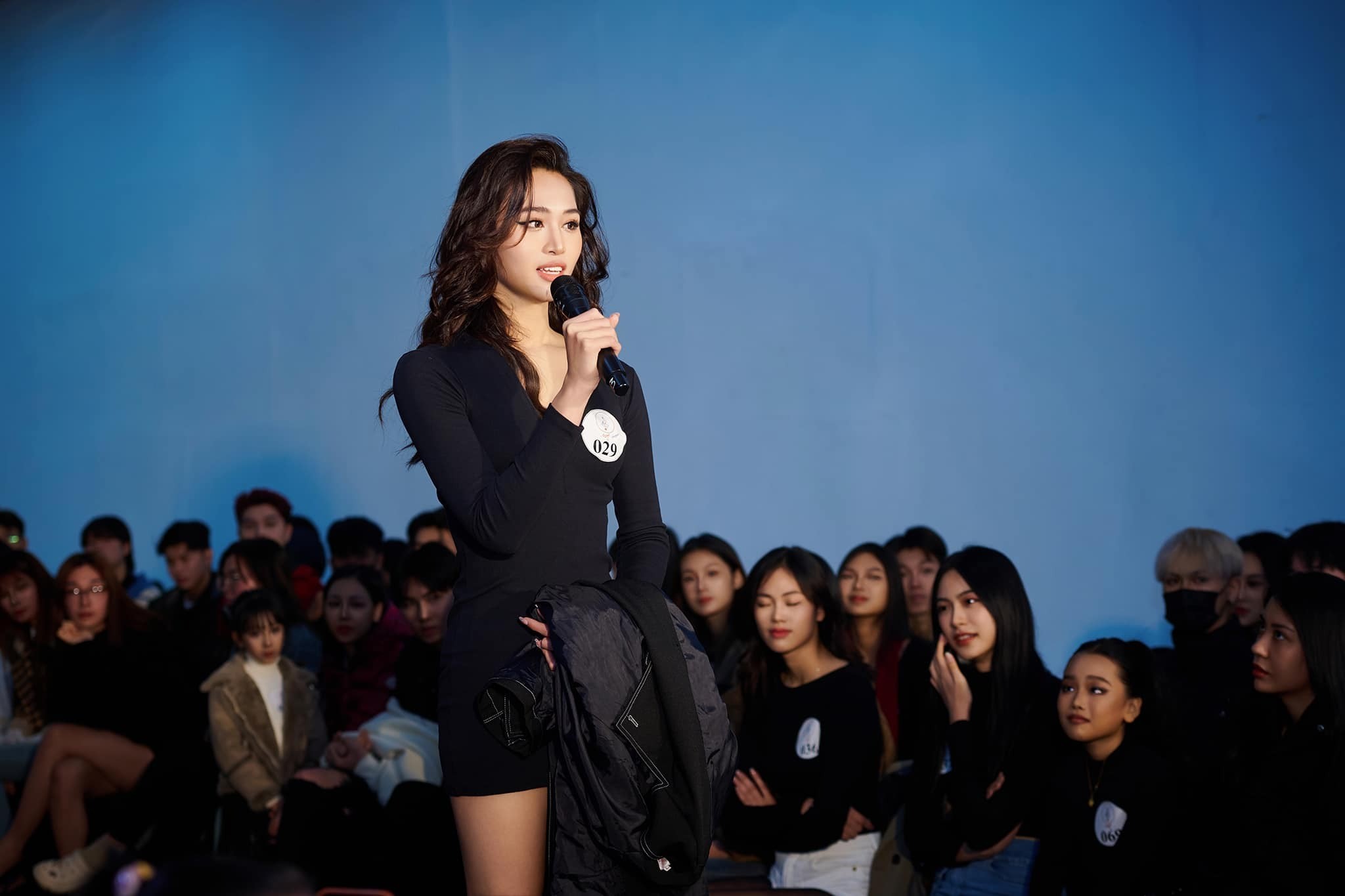 Á hậu Bùi Khánh Linh ngồi “ghế nóng” casting người mẫu cho show thời trang - 3