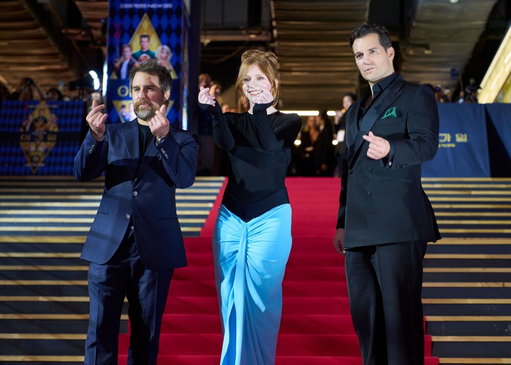 "Male god" Henry Cavill and star Bryce Dallas Howard wear Vietnamese conical hats at the movie "Argylle" premiere event - 5